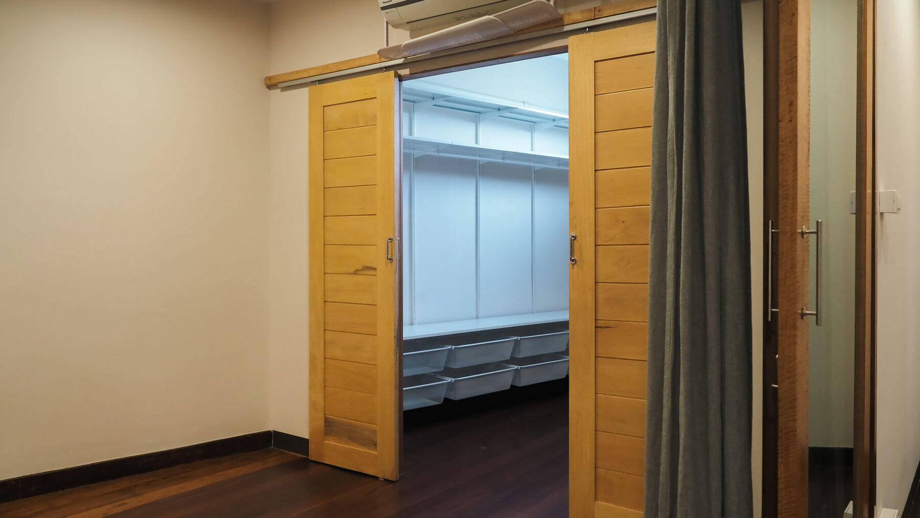 Sliding wardrobe